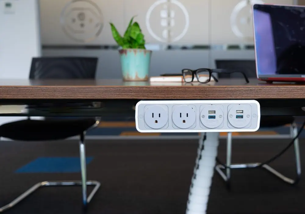 PULSE-UNDER-SURFACE-NEMA-USB-WHT-GRY-LIFESTYEL