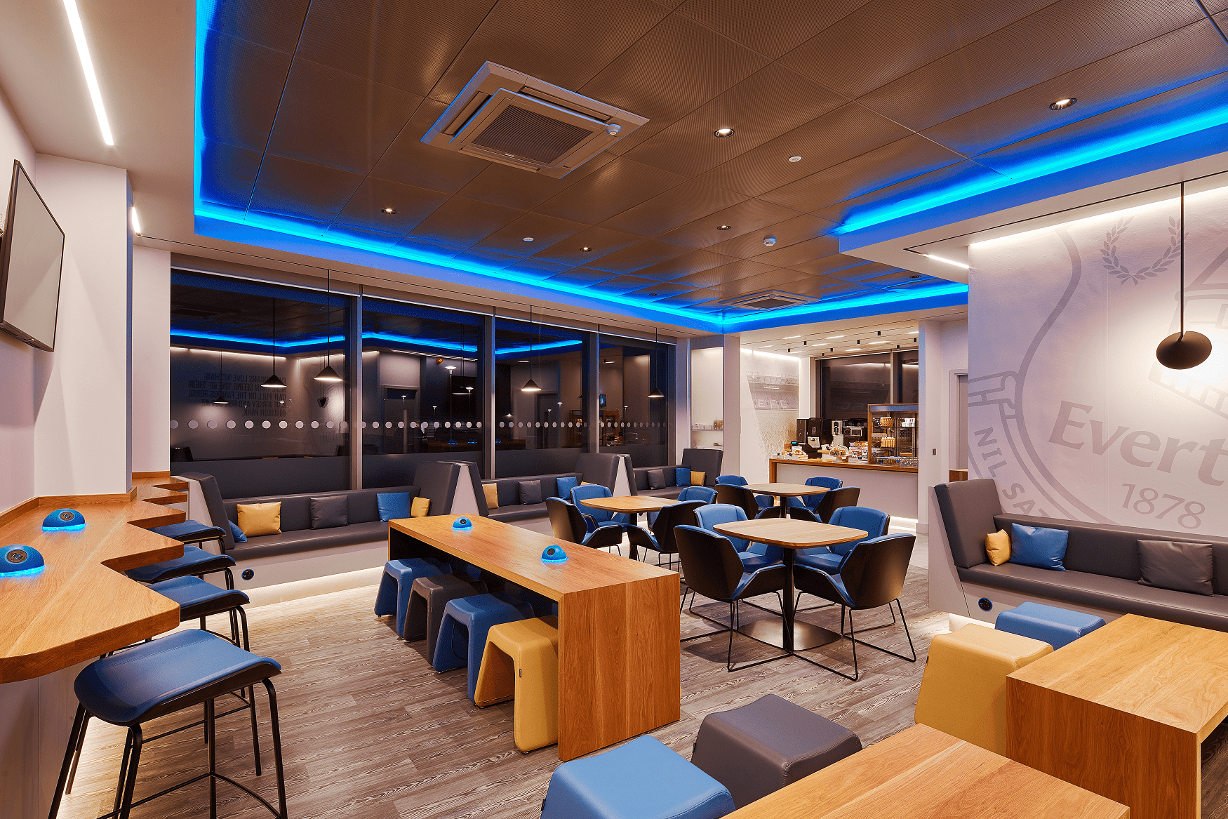 Everton Finch farm Lounge