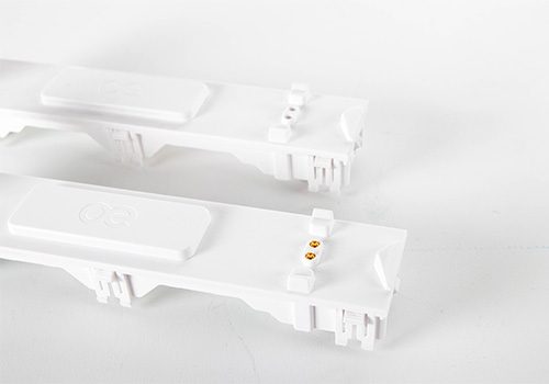 CHARGING_SHOE_WHITE_02