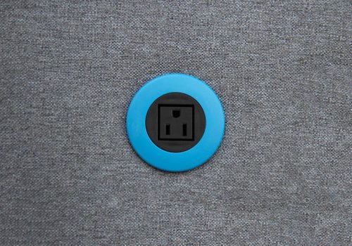 ON-PIP-black_blue-in-surface-OLD-USA-socket-web