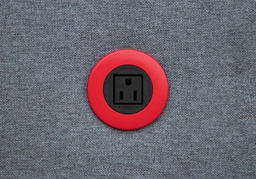 ON-PIP-lifestyle-black_black-in-surface-OLD-USA-socket-web