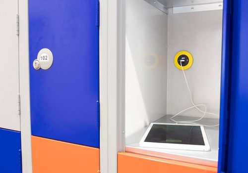 PIP-OE-Electrics-yellow-in-locker