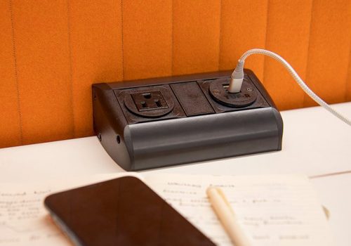 OE Poco Horizontal on desk