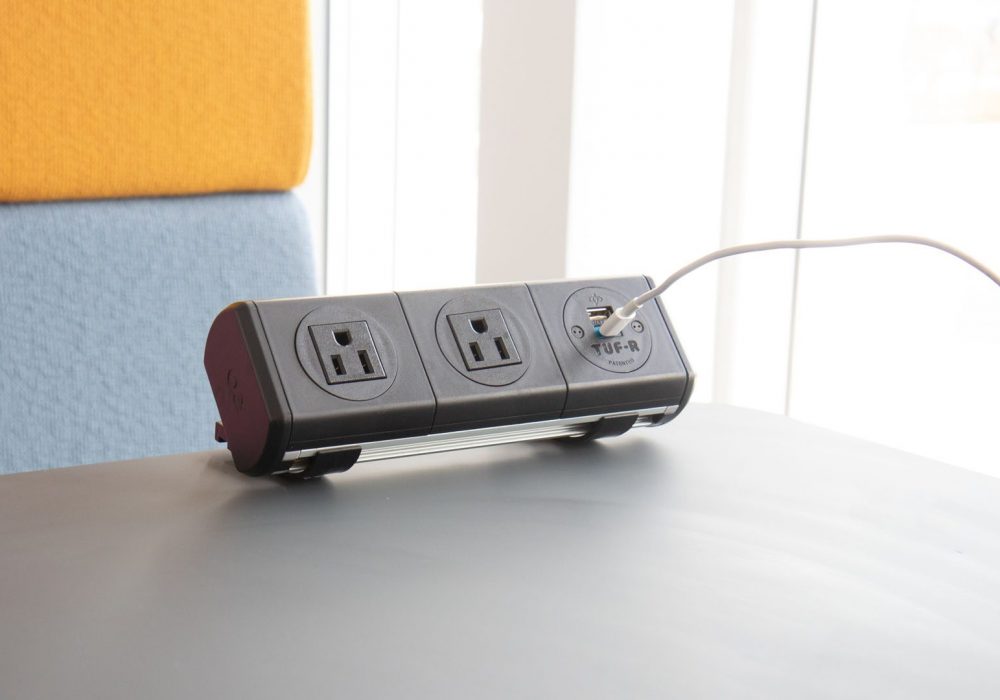 USB-desktop-power-strip-clamp-on-power-outlet-with-USB-A+C