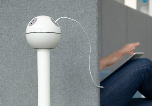 Pelican-lifestyle-white-Gloss-free-standing-power-USB-charger-solutions2-web