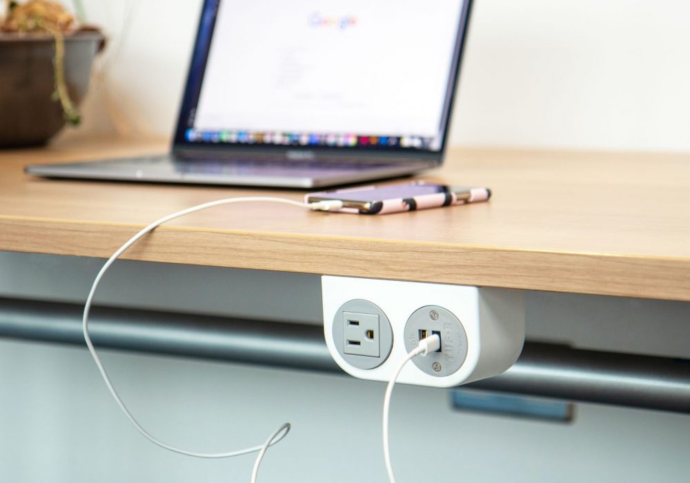 Phase-White-1US-1TUF-under-desk-02
